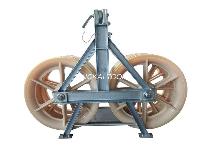 Blocchi di tesatura tandem per la tesatura di due e tre linee conduttrici in bundle