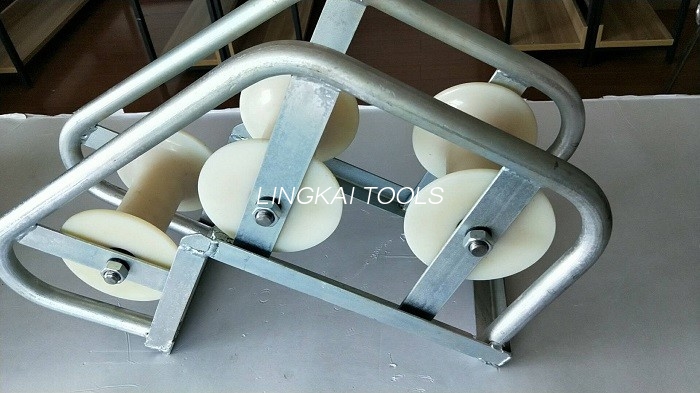 Modello SH450J Tipo di piegatura in materiale di alluminio con rullo per cavi per botola zincato