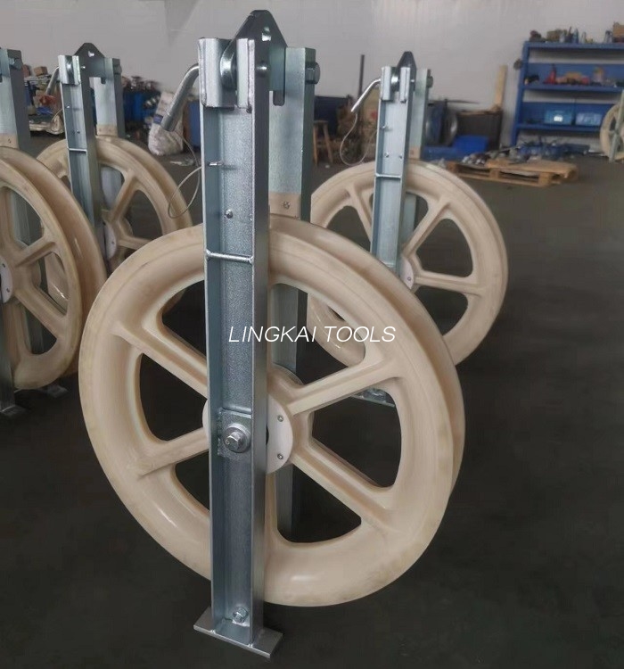 Blocco pilota per tesatura conduttori in nylon MC a tre pulegge da 508 x 75 mm